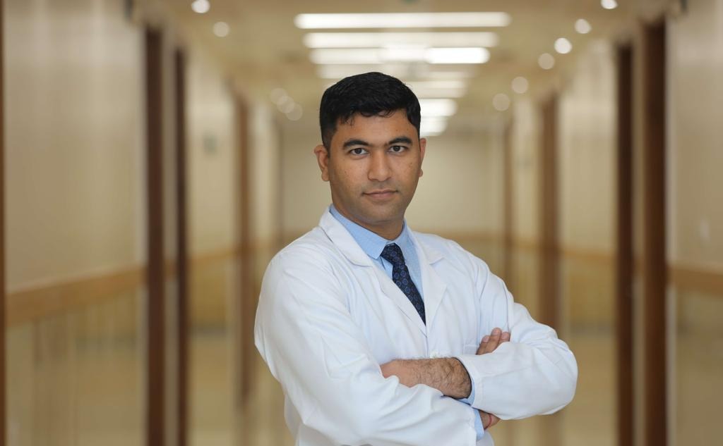 Portrait of Dr. Ishaan Allahabadi, robotic surgical oncologist
